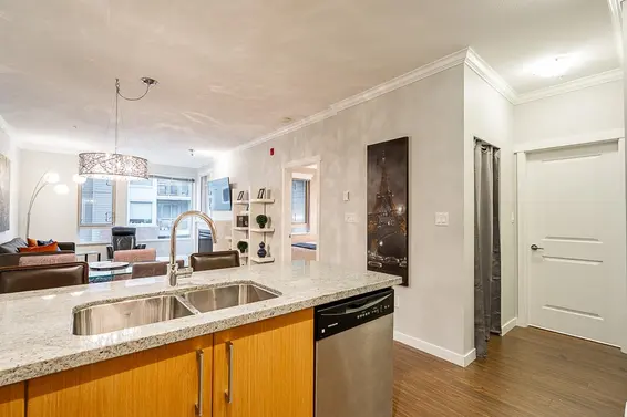 403 139 West 22nd Street, North Vancouver For Sale - image 4