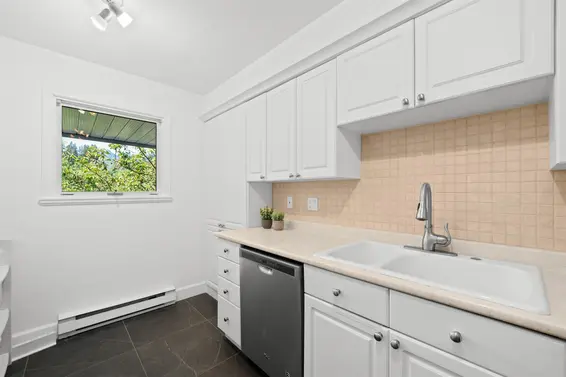 1528 Bowser Avenue, North Vancouver For Sale - image 10