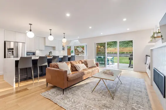 999 Canyon Boulevard, North Vancouver For Sale - image 2