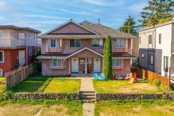 423-425 East 2nd Street, North Vancouver
