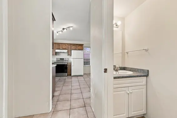 423-425 East 2nd Street, North Vancouver For Sale - image 2