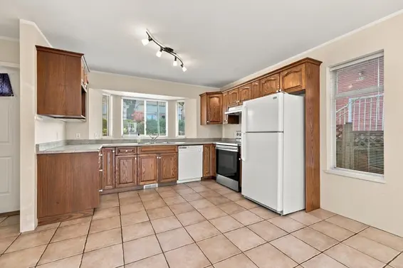 423-425 East 2nd Street, North Vancouver For Sale - image 3