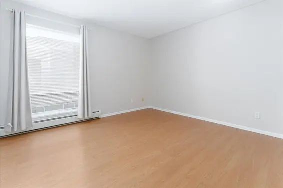 202 1550 Chesterfield Avenue, North Vancouver For Sale - image 12