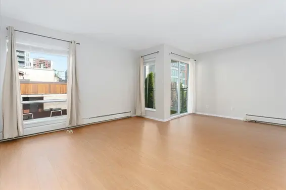 202 1550 Chesterfield Avenue, North Vancouver For Sale - image 2