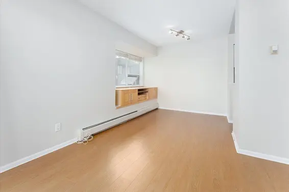 202 1550 Chesterfield Avenue, North Vancouver For Sale - image 4
