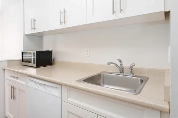 202 1550 Chesterfield Avenue, North Vancouver For Sale - image 9