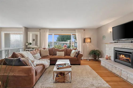 854 East 16th Street, North Vancouver For Sale - image 3
