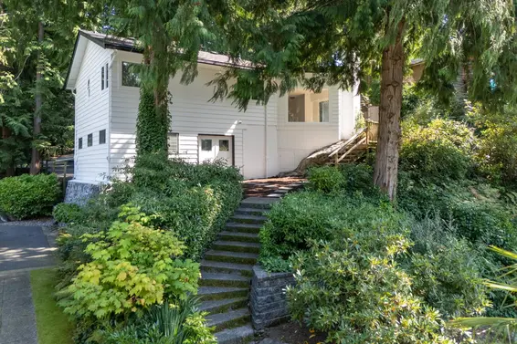 5733 Bluebell Drive, West Vancouver For Sale - image 3