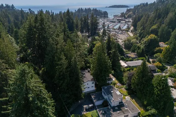 5733 Bluebell Drive, West Vancouver For Sale - image 37