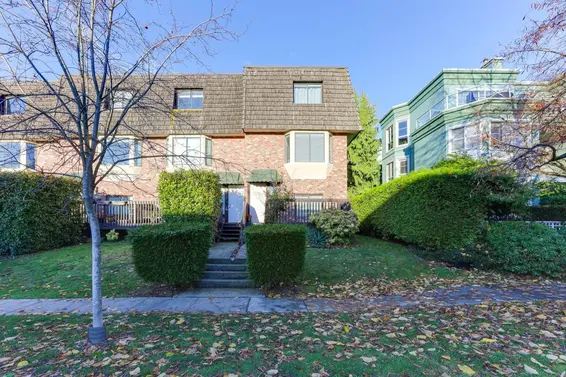 1 266 West 4Th Street, North Vancouver