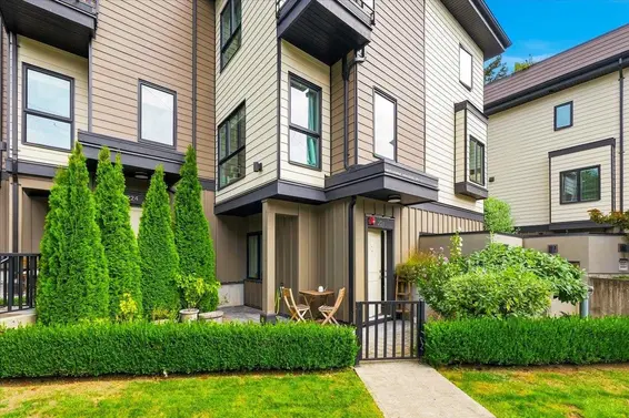 226 East 8th Street, North Vancouver For Sale - image 2
