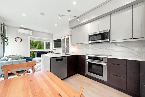 226 East 8th Street, North Vancouver For Sale - image 3