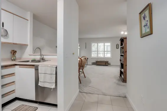 205 1535 Chesterfield Avenue, North Vancouver For Sale - image 2