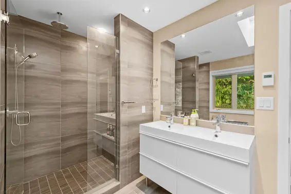 4579 Woodgreen Court, West Vancouver For Sale - image 7