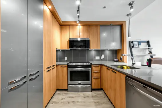 307 733 West 14 Street, North Vancouver For Sale - image 11