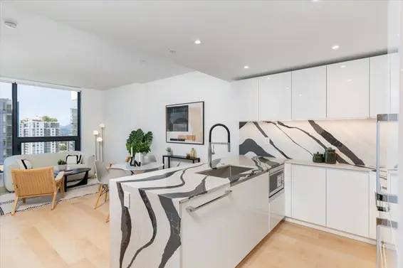 1004 135 East 13th Street, North Vancouver For Sale - image 2