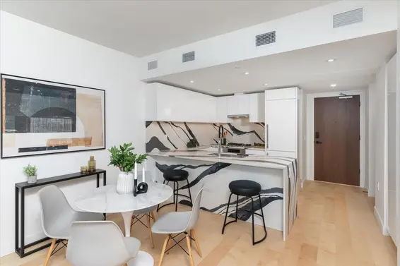 1004 135 East 13th Street, North Vancouver For Sale - image 7