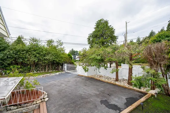 1819 Inglewood Avenue, West Vancouver For Sale - image 31
