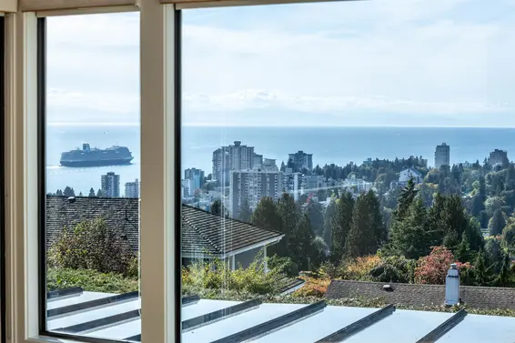 975 Aubeneau Crescent, West Vancouver For Sale - image 12