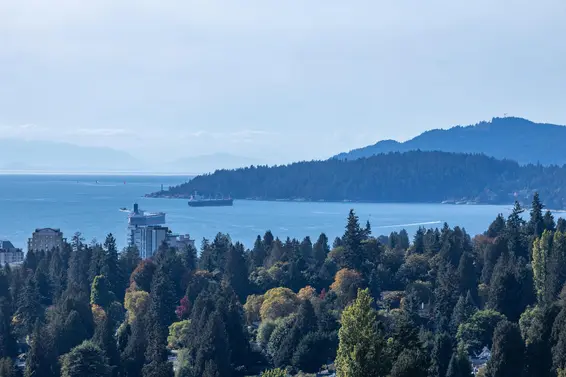 975 Aubeneau Crescent, West Vancouver For Sale - image 2