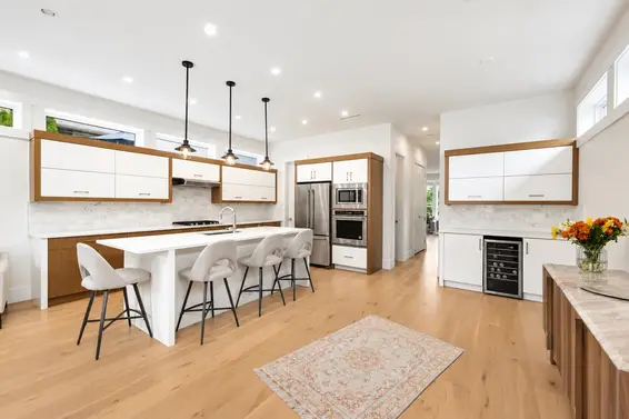 344 East 21 Street, North Vancouver For Sale - image 2