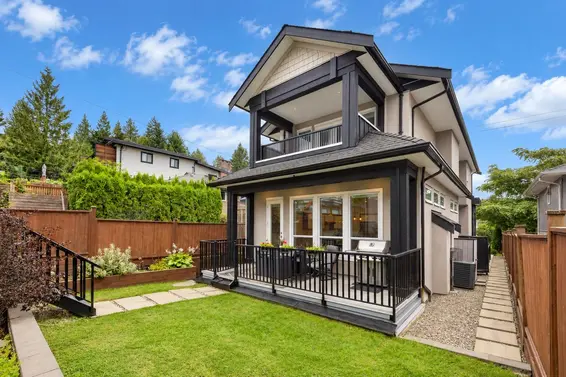 344 East 21 Street, North Vancouver For Sale - image 3
