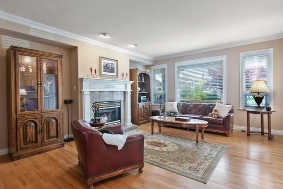 326 East 12th Street, North Vancouver For Sale - image 2