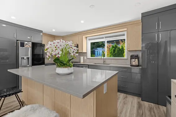104 Bonnymuir Drive, West Vancouver For Sale - image 9