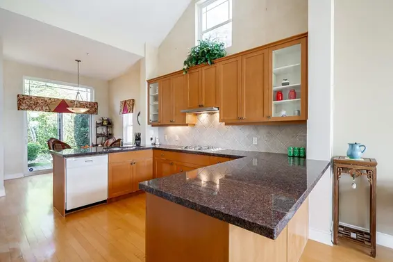 4918 Edendale Lane, West Vancouver For Sale - image 10