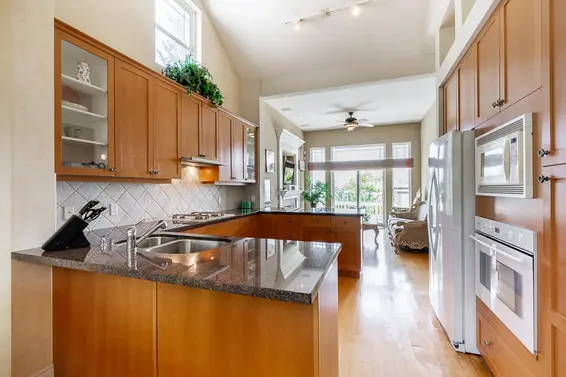 4918 Edendale Lane, West Vancouver For Sale - image 12