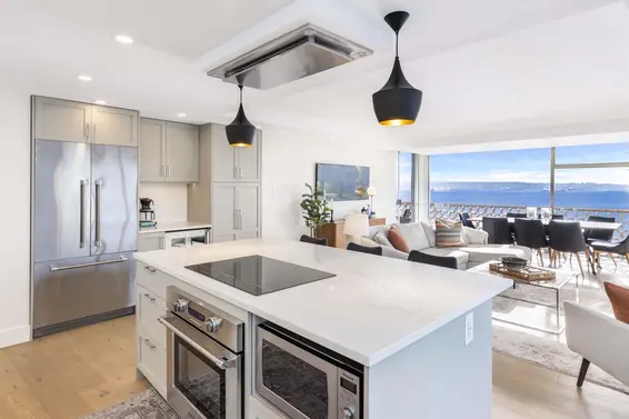 605 2135 Argyle Avenue, West Vancouver