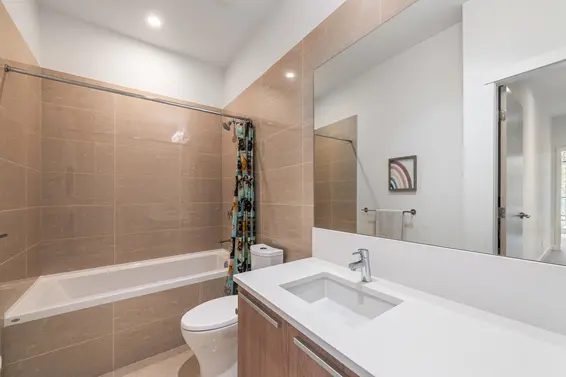 2765 Mountain Highway, North Vancouver For Sale - image 17