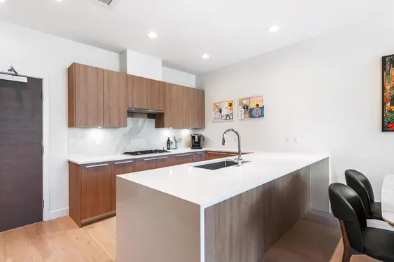 2765 Mountain Highway, North Vancouver For Sale - image 9