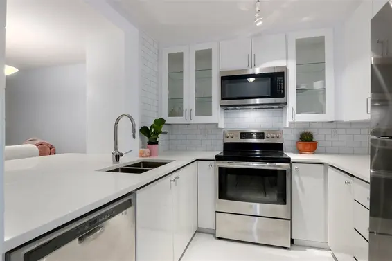 212 150 West 22Nd Street, North Vancouver