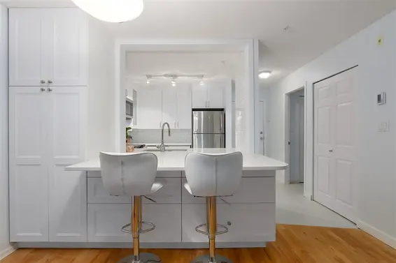 212 150 West 22Nd Street, North Vancouver For Sale - image 2