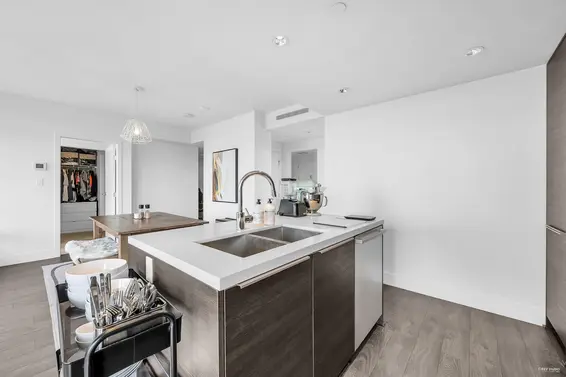 2104 1550 Fern Street, New Westminster For Sale - image 2