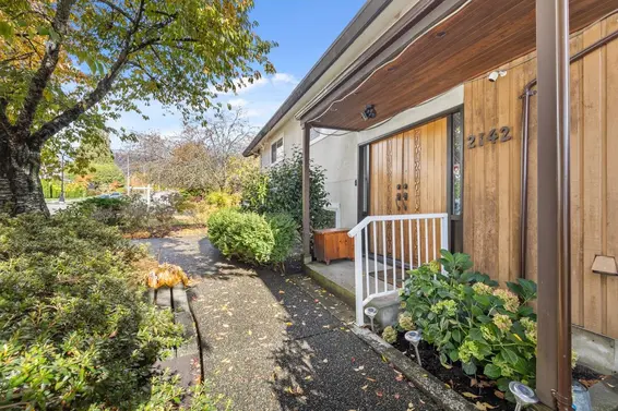 2142 St. Andrews Avenue, North Vancouver For Sale - image 3