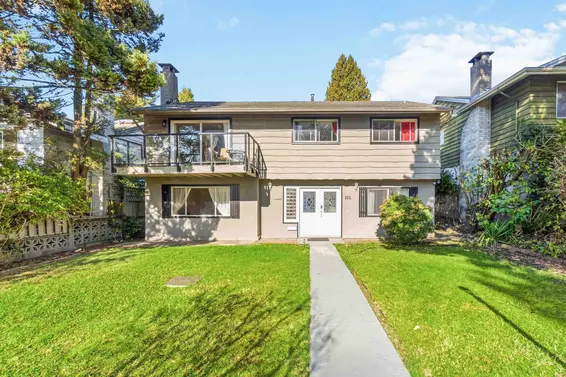 552 West 29th Street, North Vancouver