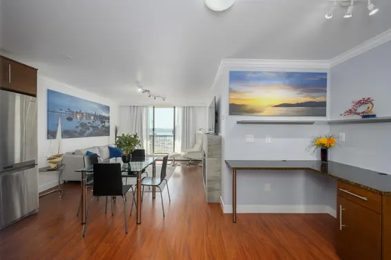 608 145 St. Georges Avenue, North Vancouver