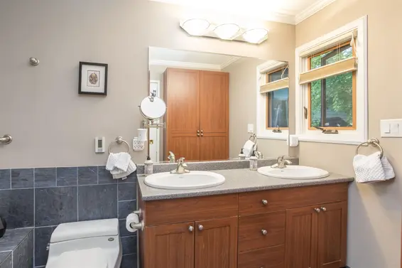 1989 Cedar Village Crescent, North Vancouver For Sale - image 19