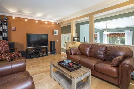 1989 Cedar Village Crescent, North Vancouver For Sale - image 3