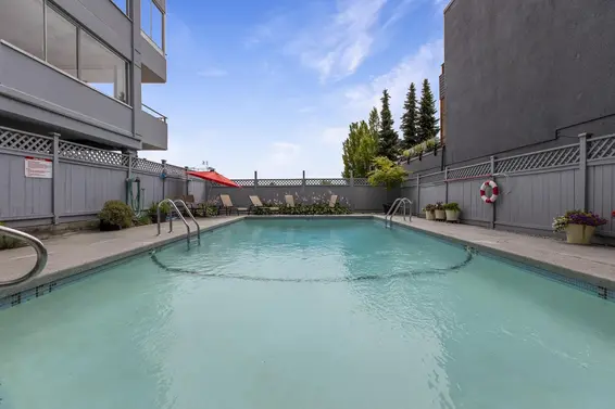 102 1730 Duchess Avenue, West Vancouver For Sale - image 2