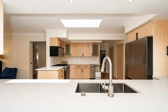 3841 Bayridge Avenue, West Vancouver For Sale - image 10