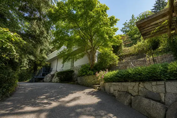 3841 Bayridge Avenue, West Vancouver For Sale - image 34