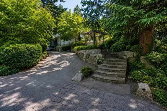 3841 Bayridge Avenue, West Vancouver For Sale - image 35