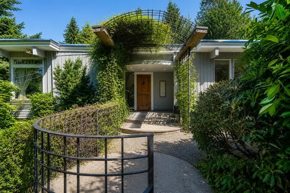 3841 Bayridge Avenue, West Vancouver For Sale - image 36