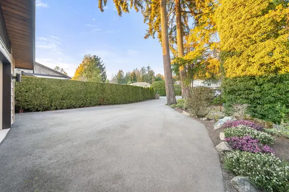 4570 Woodgreen Court, West Vancouver For Sale - image 27