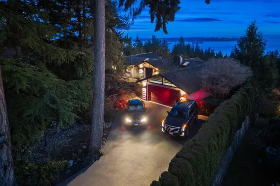 4570 Woodgreen Court, West Vancouver For Sale - image 4