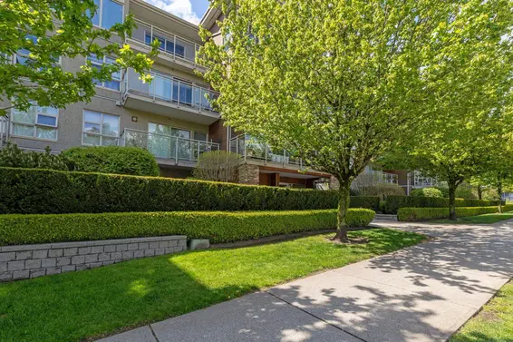 110 1033 St. Georges Avenue, North Vancouver