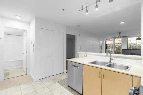 203 305 Lonsdale Avenue, North Vancouver For Sale - image 9